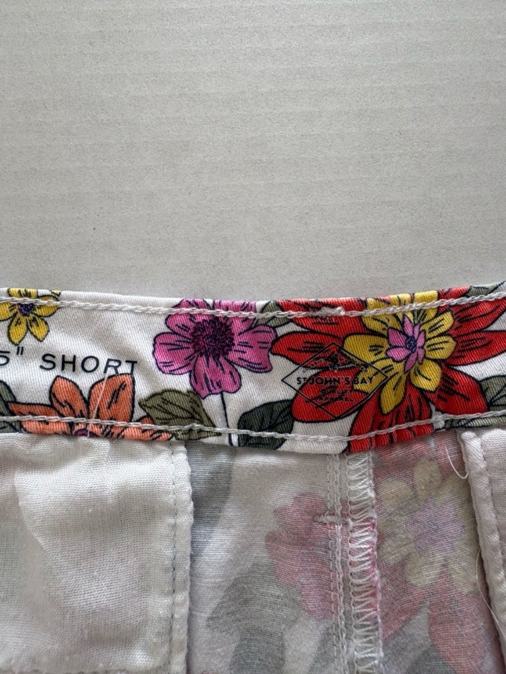 St.John"s Bay Floral Pattern 5" Short With Pockets - Plus Size 18. - Picture 4 of 7